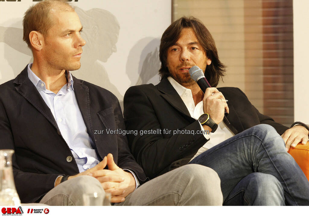Michael Walchhofer und Franz Koll (Prokurist Intersport Oesterreich). Foto: GEPA pictures/ Mathias Mandl, © GEPA/Sporthilfe (28.02.2013) 