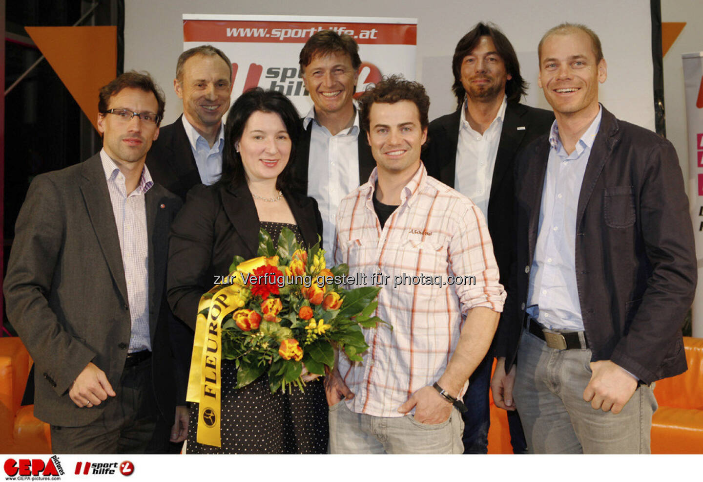 Rainer Roesslhuber (Generalsekretaer der Sportunion Oesterreich), Anton Schutti (Geschaeftsfuehrer Sporthilfe), Anna Kleissner (Stv. Geschaeftsfuehrerin von SportsEconAustria), Gernot Kellermayr (Praesident des VSSOE), Stefan Goergl (AUT), Franz Koll (Prokurist Intersport Oesterreich) und Michael Walchhofer (AUT). Foto: GEPA pictures/ Mathias Mandl