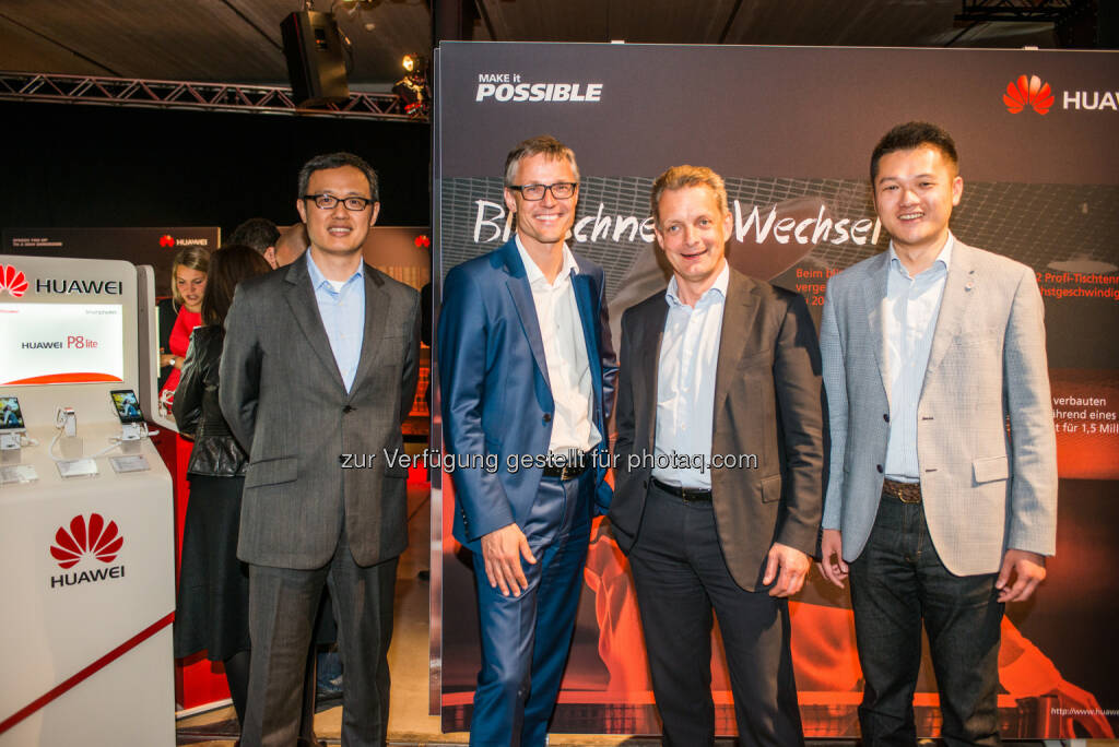 Wang Yanmin, Huawei Director CEE & Nordic European Region Device Business Dept, Jan Trionow (CEO Hutchison Drei Austria), Mag. Alfred Pufitsch (CEO Tele2 Österreich) und Jay Peng (Managing Director Huawei Austria) bei der Präsentation des Huawei P8 in Wien: Huawei Technologies Austria GmbH: Smartphone-Flaggschiff von Huawei offiziell in Wien vorgestellt, © Aussendung (28.05.2015) 