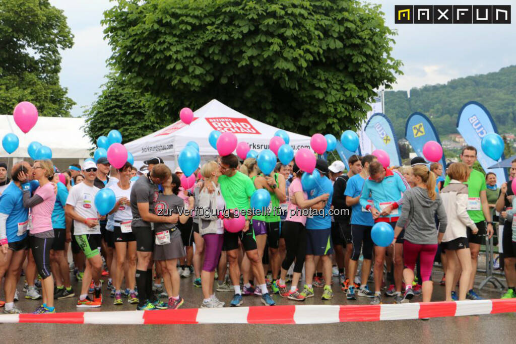 Loverun Gmunden, vor dem Start, Kuss, küssen, © MaxFun Sports (31.05.2015) 