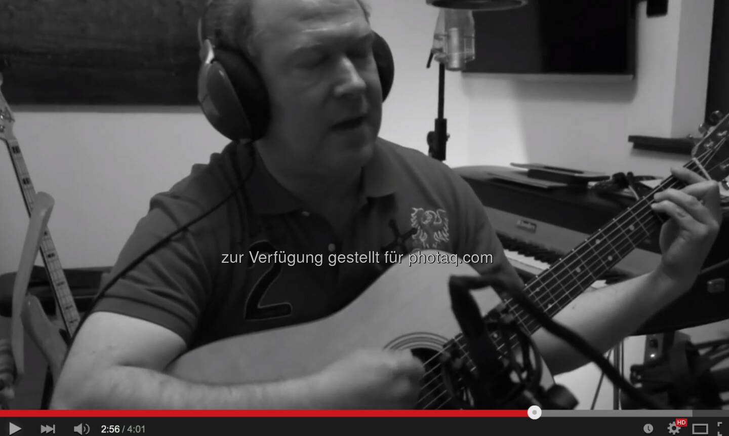 Max Otte singt mit Carl Zacharias Wozu sind Kriege da? von Udo Lindenberg https://www.youtube.com/watch?v=T6HmBiHvQpU