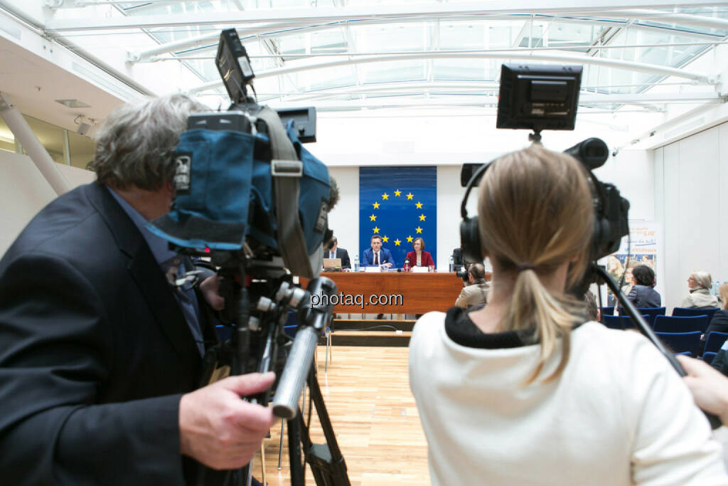 EU informiert zu Rechtschutz bei Verbraucherkrediten, Kamera, © photaq/Martina Draper (01.06.2015) 