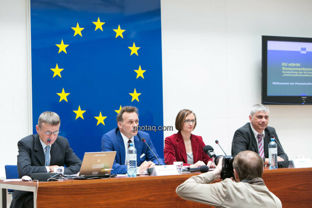 Heinz Miko (EU-Kommission Vertretung in Ö), Johann Sollgruber (Leiter der Vertretung der EU-Kommission in Ö), Gabriele Zgubic (AK Wien), Bernd Lausecker (VKI), © photaq/Martina Draper (01.06.2015) 