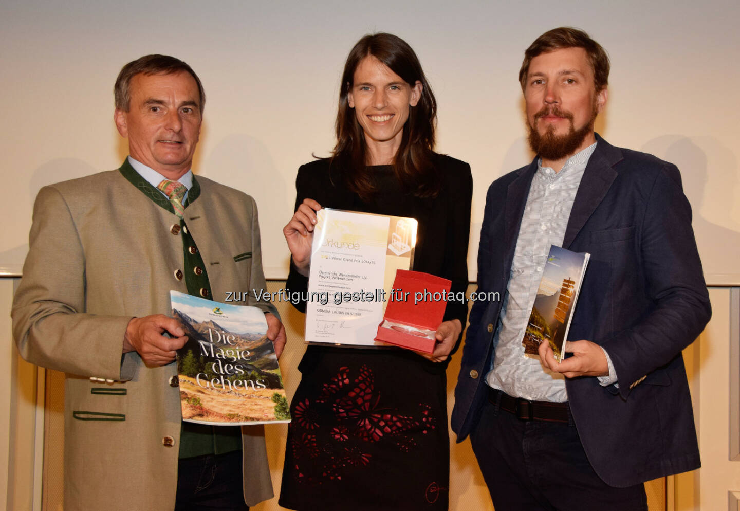 Reinhard Ferner (Obmann Österreichs Wanderdörfer), Claudia Pertl (Projektmanagement), Ulrich Andres (Geschäftsführer TAO Software), Österreichs Wanderdörfer: Weitwanderportal – preisgekrönt und doppelt für den Staatspreis nominiert, (C) T.A.I. Tourist Austria & International Fachzeitungsverlag GmbH