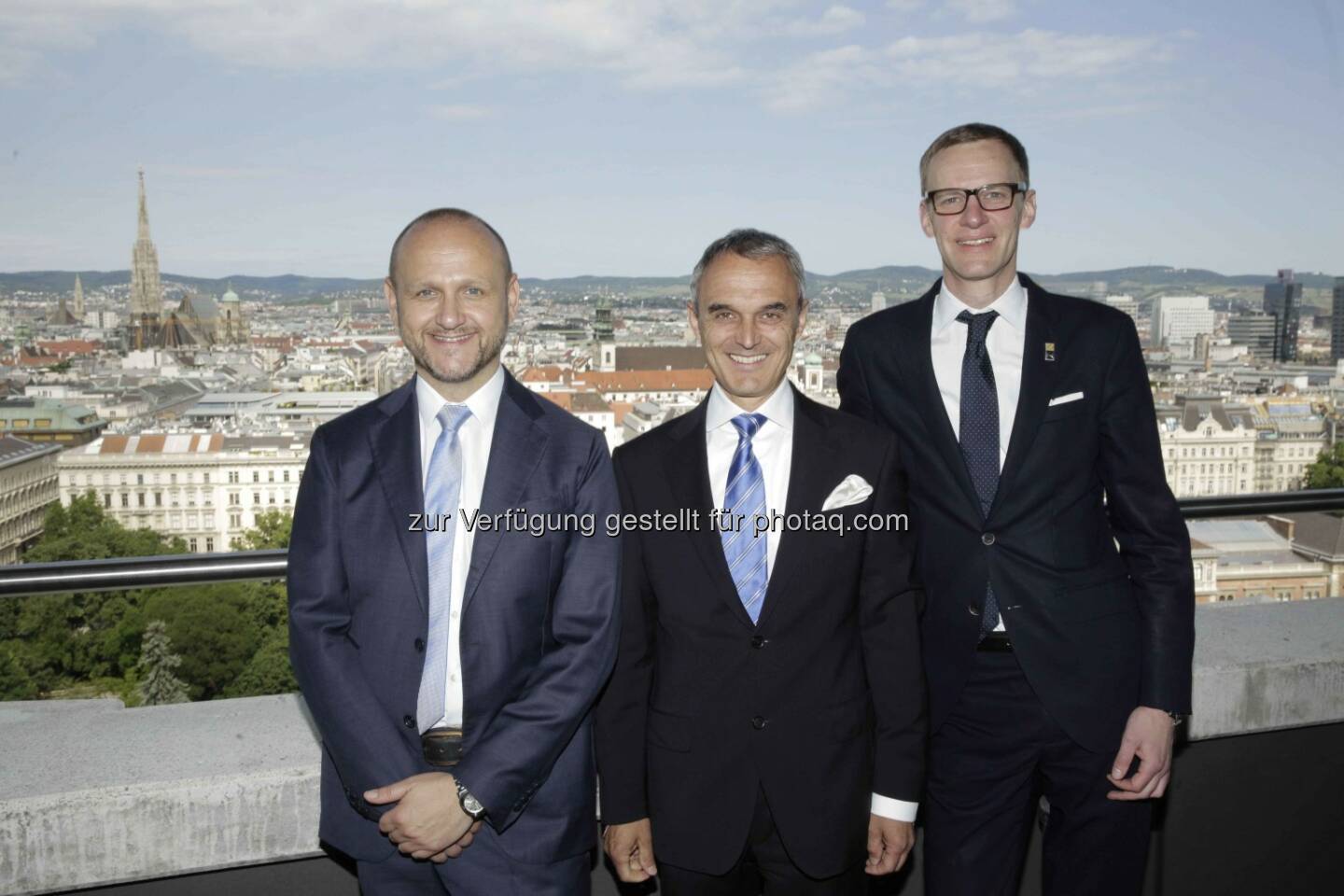 Tourismusdirektor Norbert Kettner, Hilton Country General Manager Austria Norbert B. Lessing, Hotel Manager Ronald Diesenreiter: Hilton Vienna: Österreichs größtes Hotel feiert seinen 40sten Geburtstag © leisure.at/Roland Rudolph