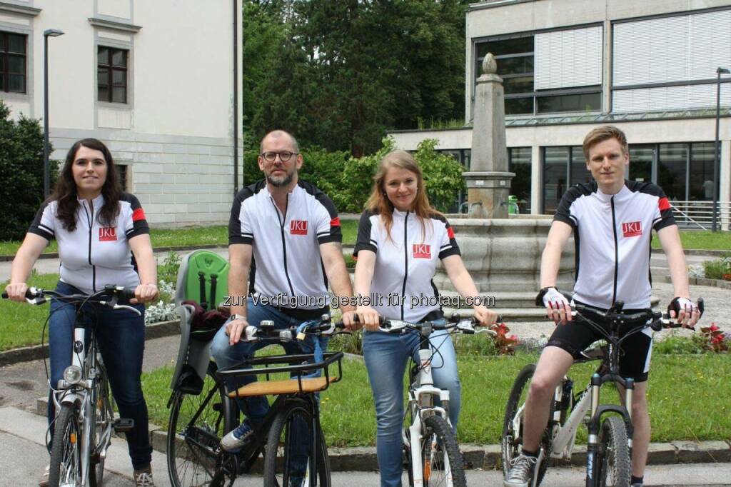 JKU Linz: Bei der Aktion „RadeltZurArbeit“ kamen im Mai zahlreiche MitarbeiterInnen mit dem Drahtesel ins Labor oder Büro – und erradelten den 2. Platz in Oberösterreich. (C) JKU, © Aussendung (03.06.2015) 