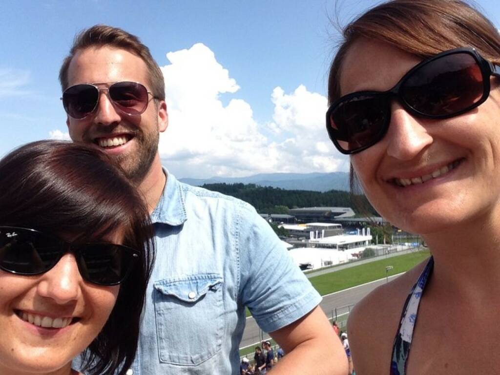 Stephanie Bauer, Christopher Eberl, Viktoria Steininger (im Hintergrund der voestalpine wing) (03.06.2015) 