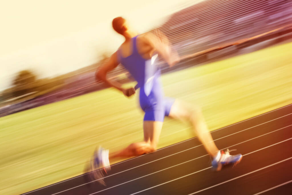 Leichtathletik, Laufen, Staffel, Laufbahn http://www.shutterstock.com/de/pic-264037451/stock-photo-relay-runner.html (04.06.2015) 