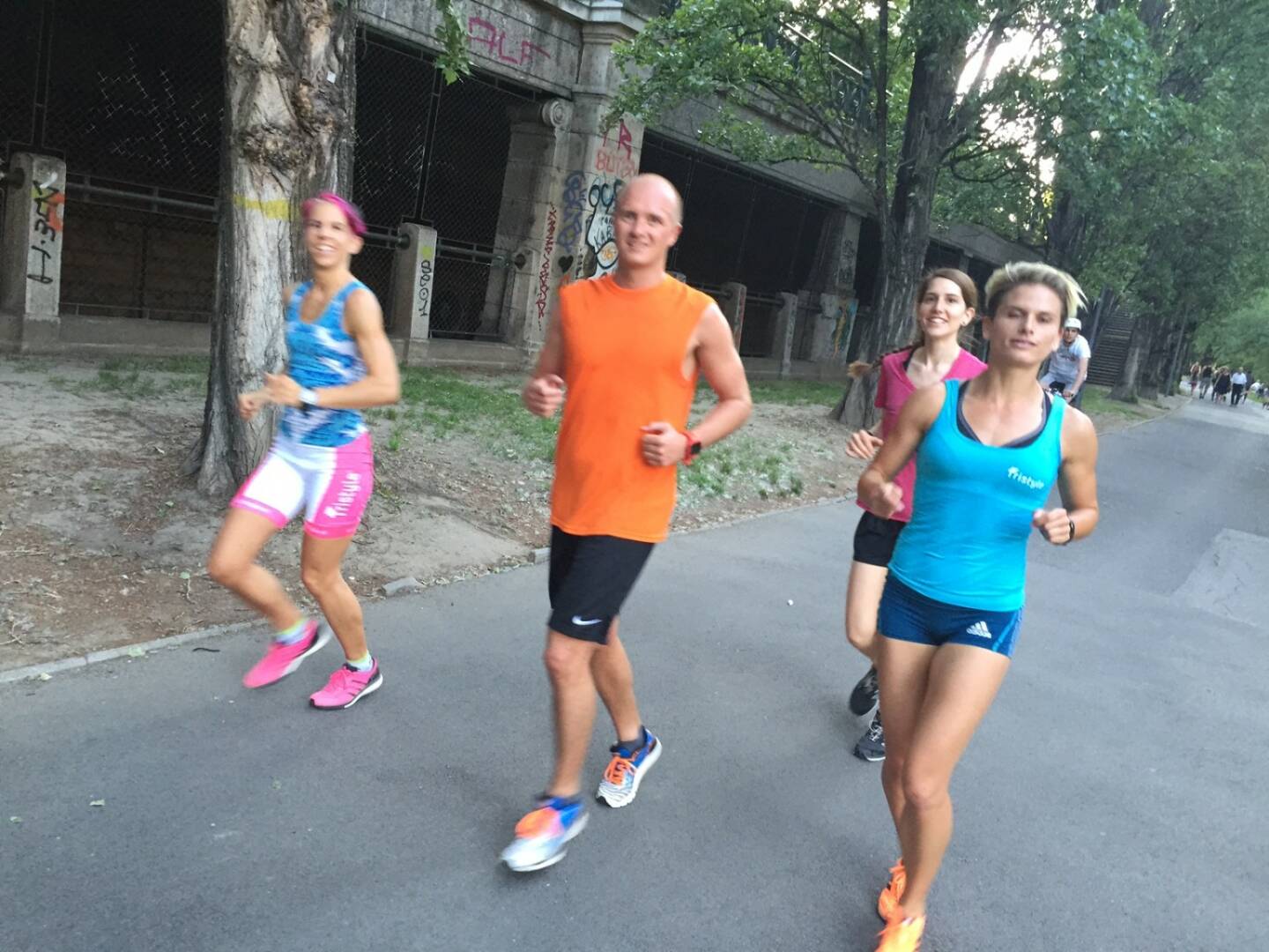 Tristyler trainieren am Donaukanal: Conny Köpper, Markus Steinacher, Melanie Raidl, Elisabeth Niedereder