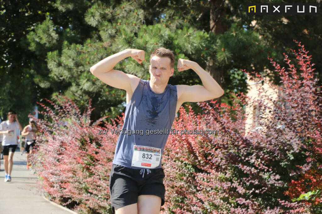 Brigittenauer Bezirkslauf, stark, Stärke, Kraft, Power, drohen, Drohnung, böse, © MaxFun Sports (08.06.2015) 