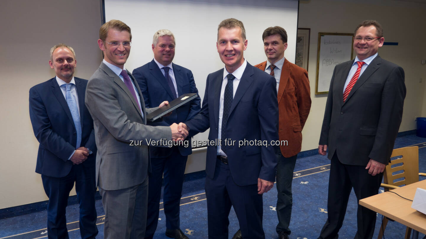 Reinhard Preiss (Director of Business Unit Industry & Energy, TÜV Austria Holding AG), Werner Casagrande (GF der Utilitas Beteiligungs GmbH), Klaus Kohlhuber (GF der Utilitas Beteiligungs GmbH), Karl Bock (GF der KKS – Kesselprüf- und Korrosionsschutz GmbH), Werner Charvat (GF der V&C Kathodischer Korrosionsschutz GmbH) und Franz Mayrhofer (GF der V&C Kathodischer Korrosionsschutz GmbH): TÜV Austria: TÜV Austria kauft EVN-Tochter V&C Kathodischer Korrosionsschutz GmbH