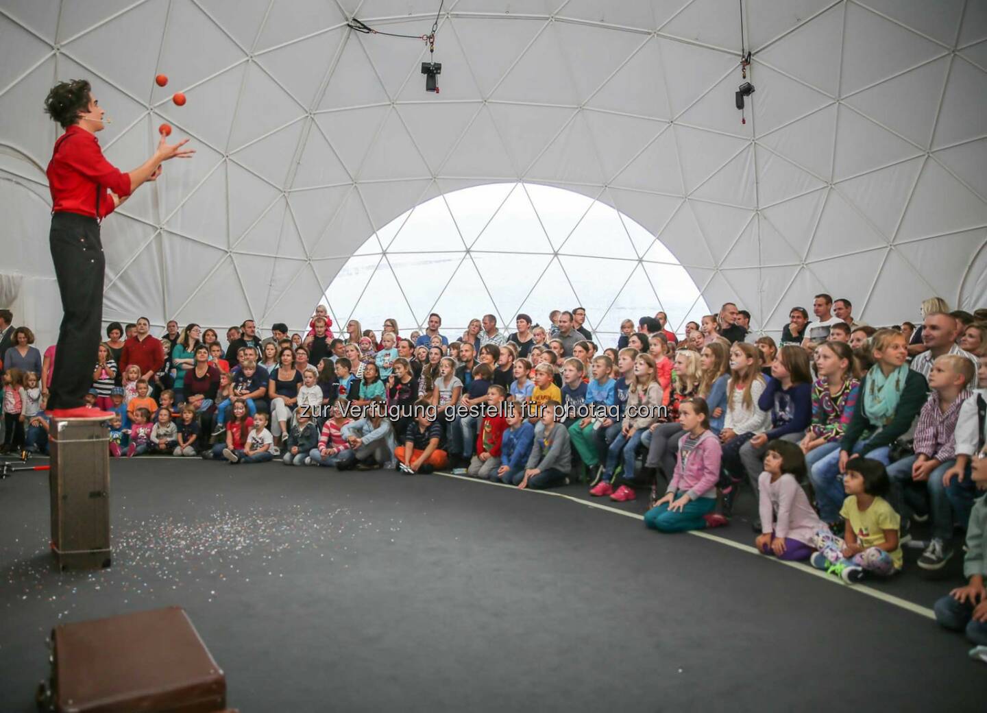 Der Luftfahrtzulieferer Facc organisiert 2015 erstmals einen Sommerkindergarten im Innviertel. Berufstätige Eltern können damit die Sommerschließungszeiten der Kindergärten überbrücken. In Kooperation mit dem Gemeindekindergarten St. Martin im Innkreis wird somit das soziale Engagement des Unternehmens um einen wichtigen Bereich erweitert. 
Foto: Facc/Furtner-Hatheuer
 