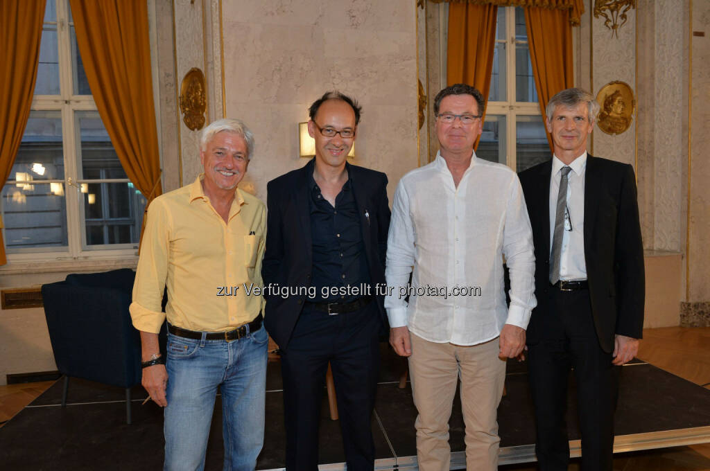 Karl „Charly“ Kleissner, Journalist Robert Misik, Künstler Markus Heinsdorff, Bank Austria Kommunikationsleiter Anton Kolarik: Bank Austria Salon mit gutem Gewissen, © Aussender (10.06.2015) 