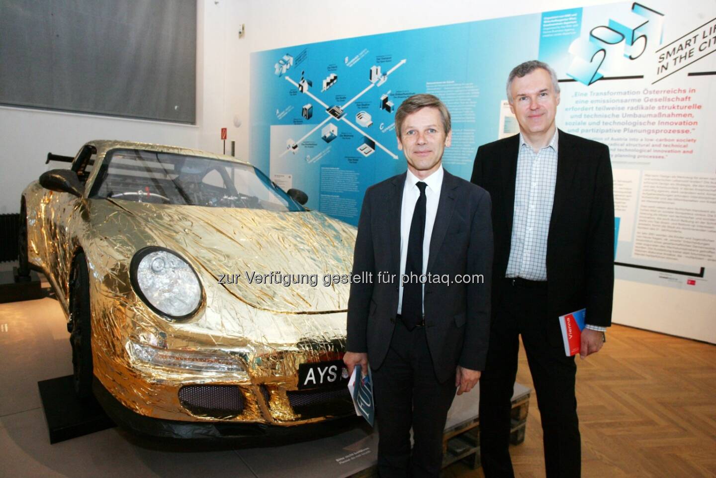 Josef Ostermayer (Bundesminister für Kunst und Kultur, Verfassung und Medien) und Christoph Thun-Hohenstein (Direktor, MAK, Initiator und Leiter der Vienna Biennale) MAK - Österreichisches Museum für angewandte Kunst / Gegenwartskunst: Eröffnungspressekonferenz der Vienna Biennale 2015 mit Bundesminister Josef Ostermayer