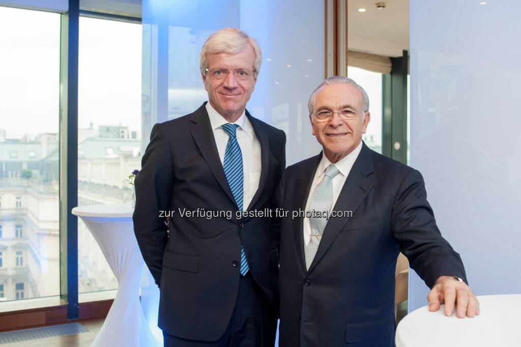 Gerhard Fabisch, Präsident des Österreichischen Sparkassenverbandes und Isidro Fainé, Präsident der CaixaBank: Isidro Fainé zum neuen Präsidenten der Europäischen Sparkassenvereinigung Esbg gewählt. Bildnachweis: Jacqueline Godany, © Aussender (12.06.2015) 