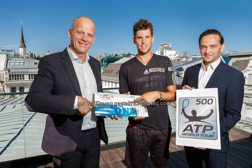 Herwig Straka (Turnierdirektor), Dominik Thiem und Kurt Gollowitzer (GF Wiener Stadthalle): Pressekonferenz zum Vorverkaufsstart des Ticketverkaufs für das ATP 500-Turnier der Erste Bank Open in Wien. Copyright: e|motion/Bildagentur Zolles KG/Christian Hofer
, © Aussendung (12.06.2015) 