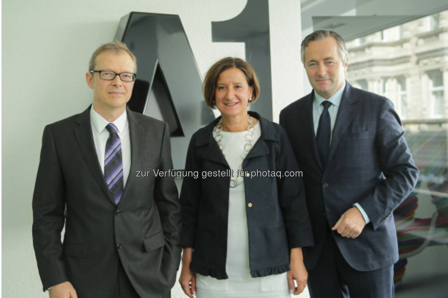 Christoph Hofinger, Geschäftsführer SORA, Johanna Mikl-Leitner, Bundesministerin für Inneres, Hannes Ametsreiter, Generaldirektor A1 und Telkom Austria Group: A1 präsentiert Studie zur IT-Sicherheit in österreichischen Unternehmen (C) A1

