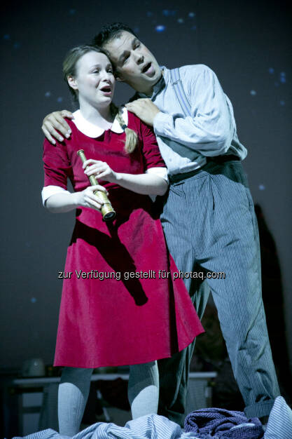 Julia Novikova (Gerda), Szabolcs Brickner (Kay), (C) Roland Schuller (14.06.2015) 