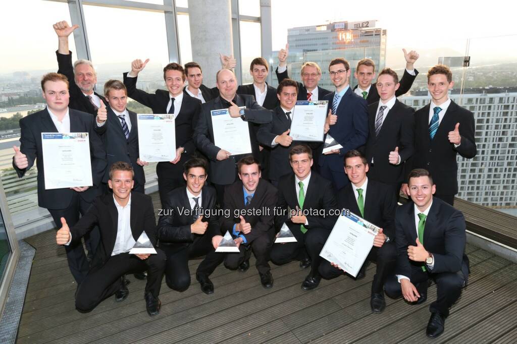 Klaus Peter Fouquet (Bosch Österreich-CEO) mit den Siegern des Bosch Technik fürs Leben-Preis 2015: Robert Bosch AG: Bosch Technik fürs Leben-Preisverleihung 2015, © Robert Bosch AG/APA-Fotoservice/Schedl
, © Aussendung (15.06.2015) 