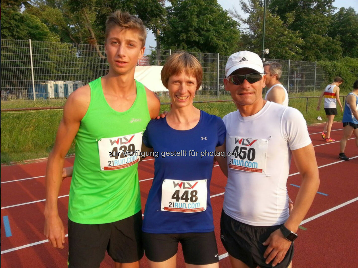 Timon Theuer mit seinen Vereinskollegen vom team2012.at, Elisabeth Holkovic-Pöltner und Gerald Holkovic