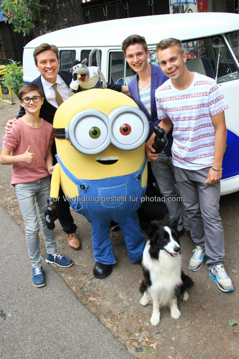 Aeneas iBros, Tourleiter Robert Steiner, Showratte Rolf Rüdiger, Minion Bob, Moderator Flo Mayer, Lukas und Hund Falco: Nivea Familienfest: Nivea Familienfest 2015 - Österreichs größte Sommer-Ferien-Tour unterwegs zugunsten von SOS-Kinderdorf, © Steiner Familyentertainment