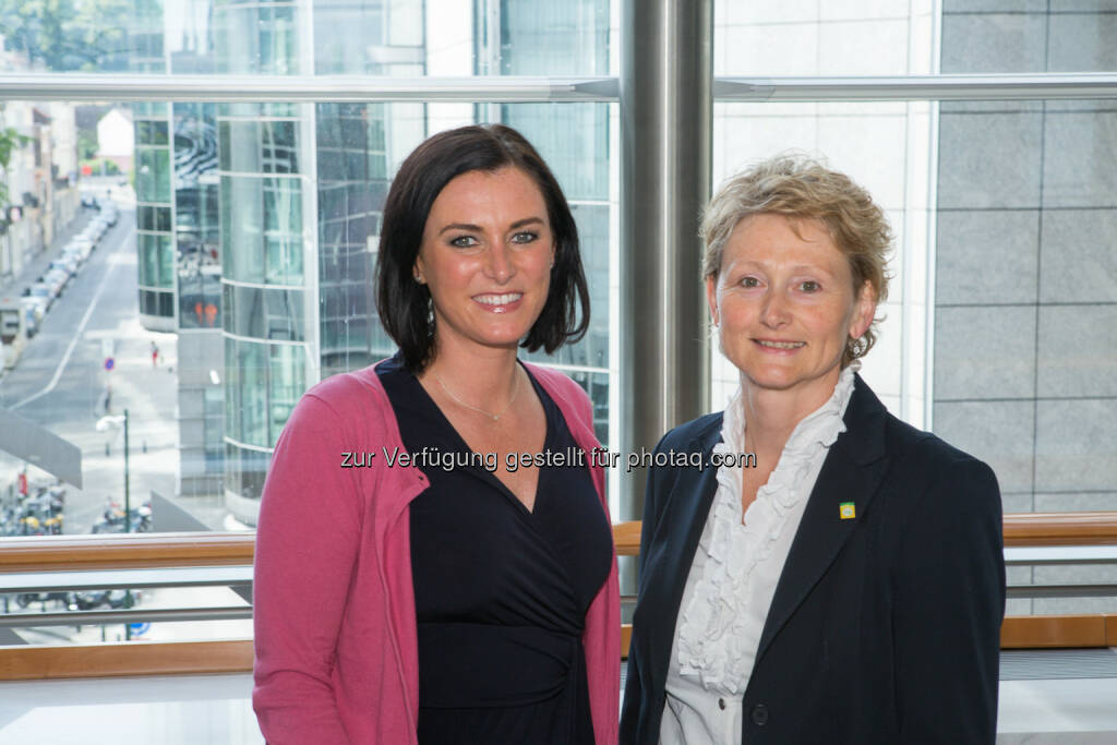 MEP Elisabeth Köstinger und Bio Austria Obfrau Gertraud Grabmann: Bio Austria: Arbeitstreffen von MEP Köstinger und Bio Austria Obfrau Grabmann. (C) EPP, © Aussender (17.06.2015) 