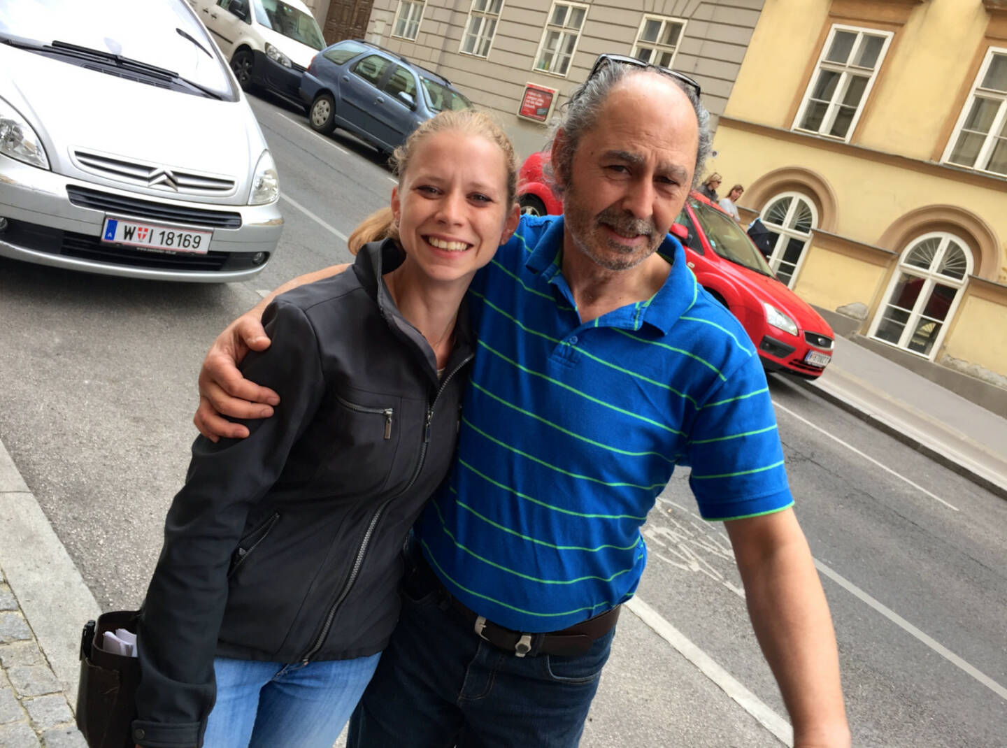 Vis-a-Wirt(in): Lisa-Marie Köhler (Motiwirtin), Hakim Hadi (Pizzeria Valentino)