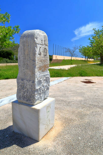 40km-Marke in Marathon, Griechenland, 40, vierzig, Meilenstein, http://www.shutterstock.com/de/pic-252200713/stock-photo-milestone-with-km-mark-in-marathon-greece.html
, © (www.shutterstock.com) (18.06.2015) 