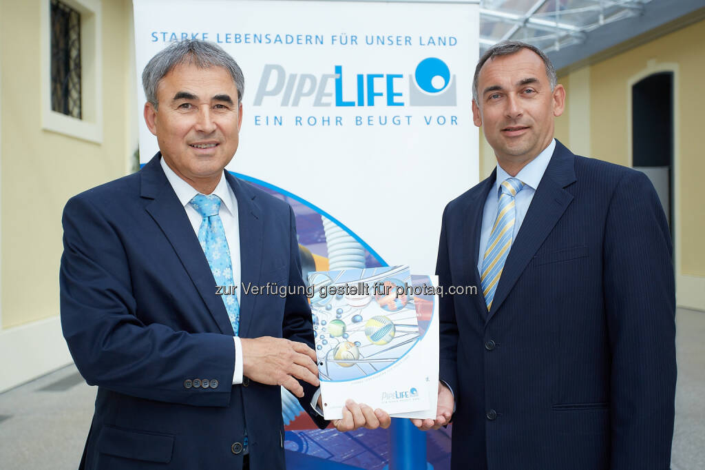 Karl Aigner neuer Regional Manager Central Europe/Balkans der Pipelife Gruppe - re. Franz Grabner neuer Geschäftsführer von Pipelife Austria, (C) Pipelife / APA-Fotoservice / Thomas Preiss
, © Aussender (18.06.2015) 