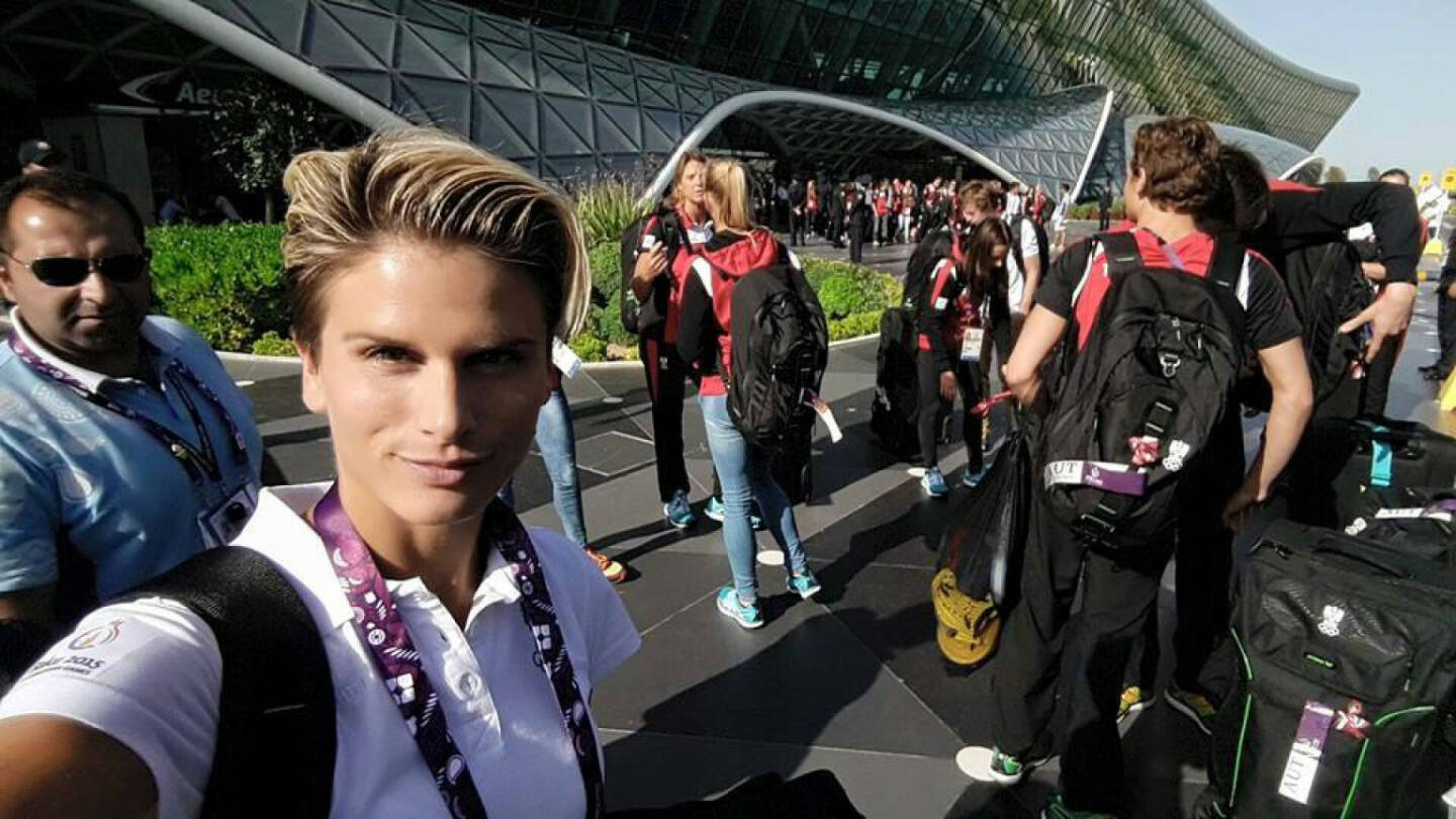 Elisabeth Niedereder (Tristyle Runplugged Runners) Ankunft in Baku