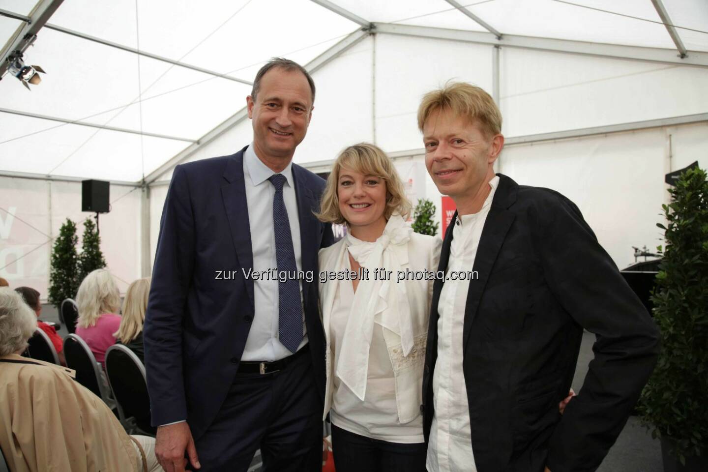 Kulturstadtrat Andreas Mailath-Pokorny, Moderatorin Elke Winkens, Intendant Helmut Schneider: Freitagnachmittag eröffnete Kulturstadtrat Andreas Mailath-Pokorny das Lesefest „Rund um die Burg“. 