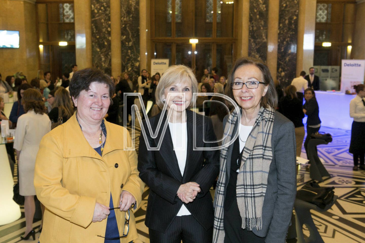 Walburga Antl (Wissenschaftliche Mitarbeiterin NHM und Expertin für Alt- und Jungsteinzeit), Gundi Wentner (Partner, Deloitte), Nicola Teschler (Direktorin der Anthropologischen Abteilung NHM)