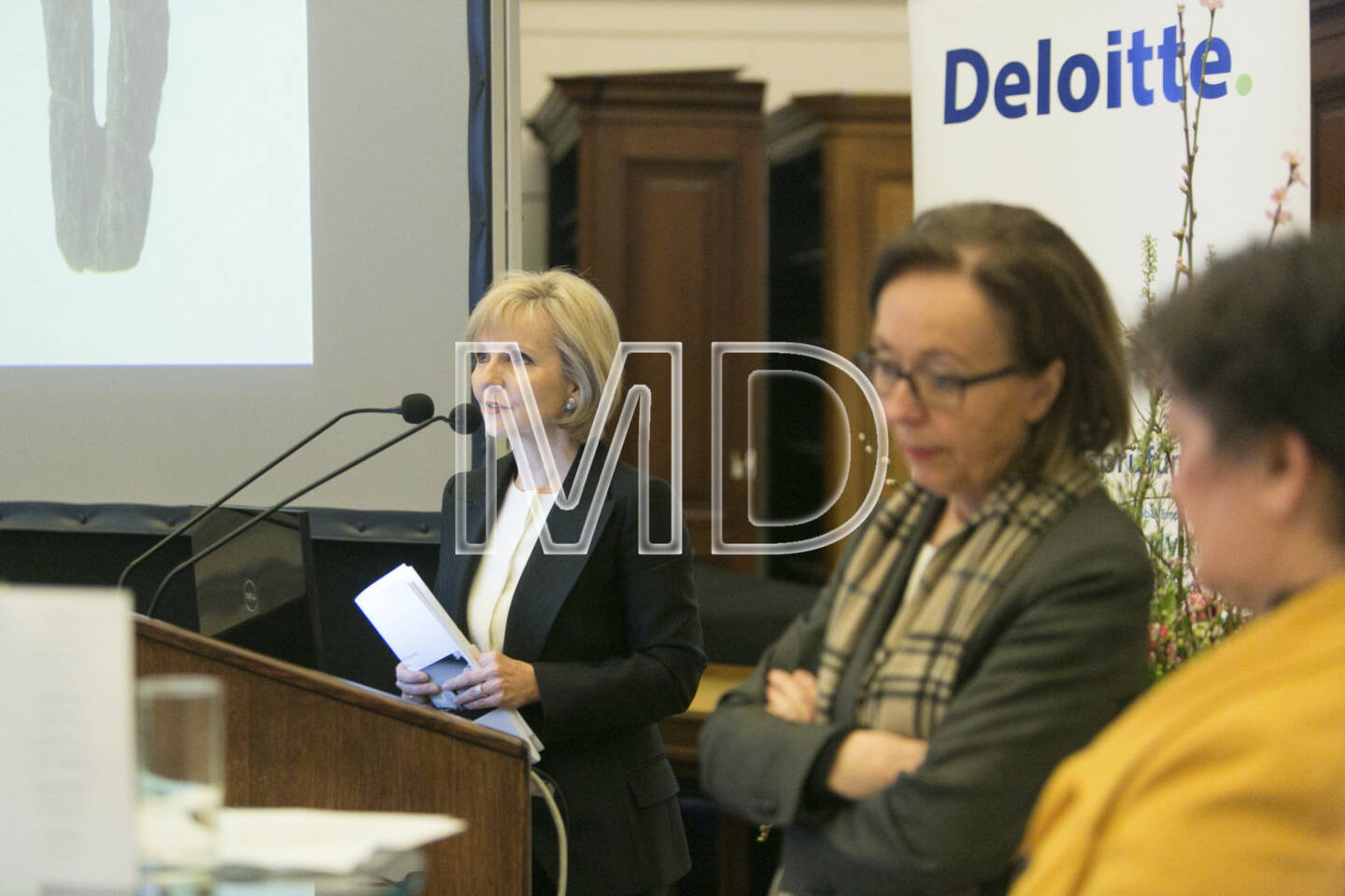 Gundi Wentner (Partner, Deloitte), Nicola Teschler (Direktorin der Anthropologischen Abteilung NHM), Walburga Antl (Wissenschaftliche Mitarbeiterin NHM und Expertin für Alt- und Jungsteinzeit)