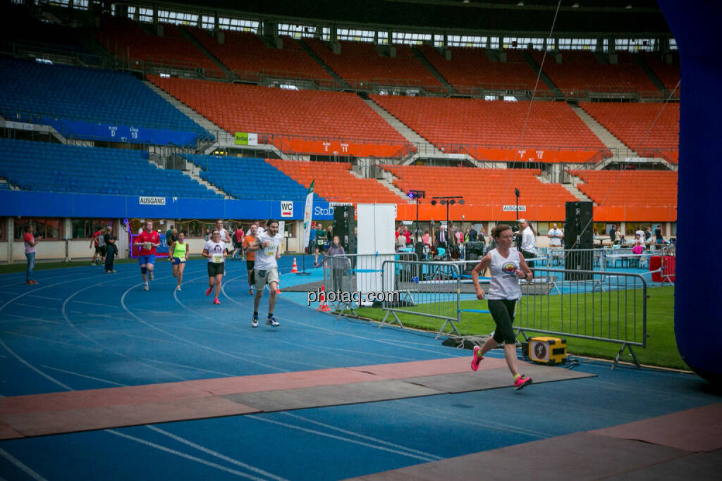 LCC Team- und Firmenlauf, © photaq/Ludwig Hartweger/Martina Draper/div.Handypics (26.06.2015) 