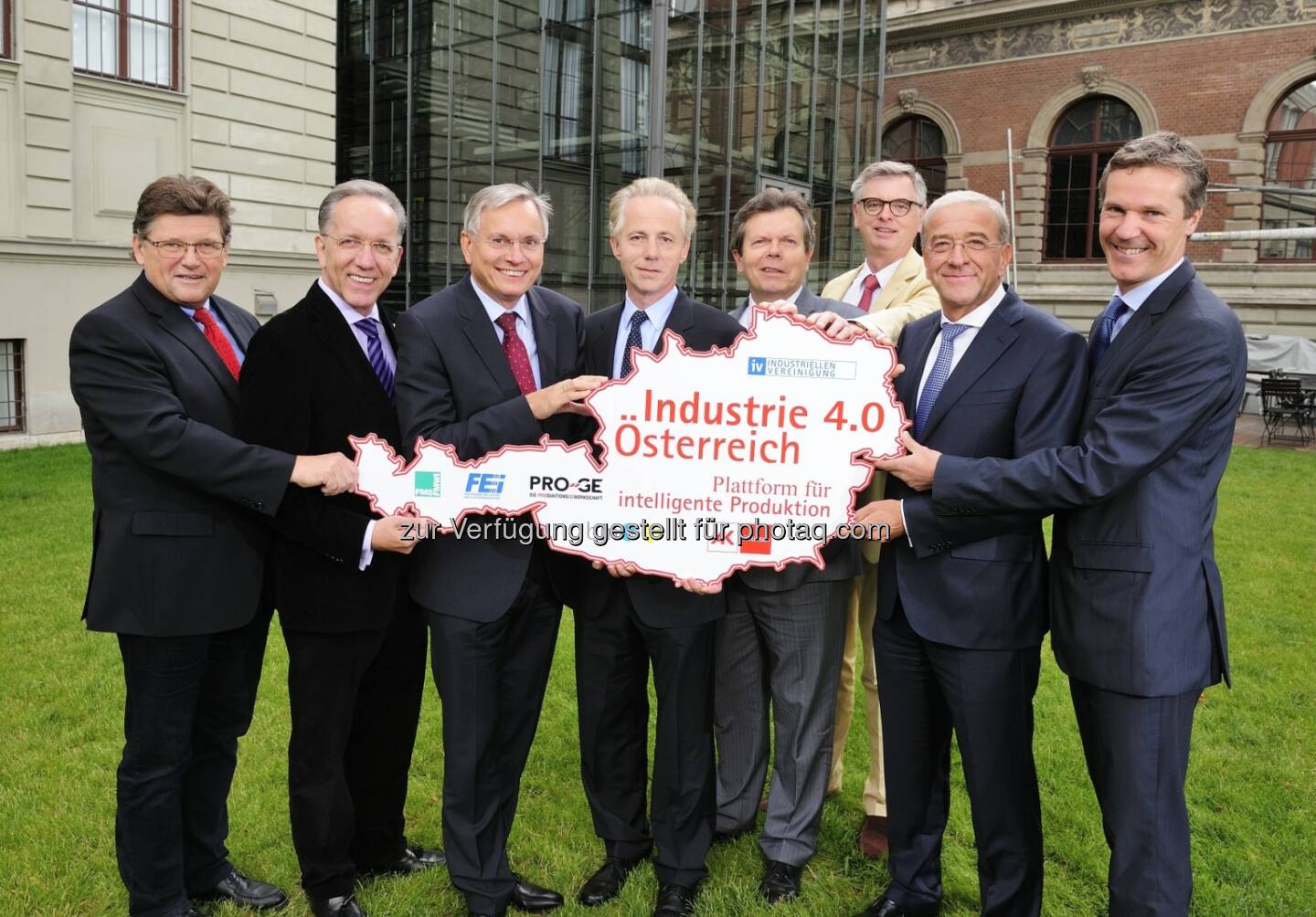 Rainer Wimmer, Vorsitzender PRO-GE; AK-Präsident Rudolf Kaske; Bundesminister Alois Stöger, Georg Kapsch, Präsident der IV; Lothar Roitner (Feei); Bernd-Thomas Krafft (Fmmi); Kurt Hofstädter (Siemens); Christian Knill (Fmmi): BM für Verkehr, Innovation und Technologie: Stöger/Kapsch/Kaske/Wimmer/Ederer/Knill: Österreich nützt industriellen Wandel als Chance: Gründung des Vereins Industrie 4.0, © BMVIT / Johannes Zinner
