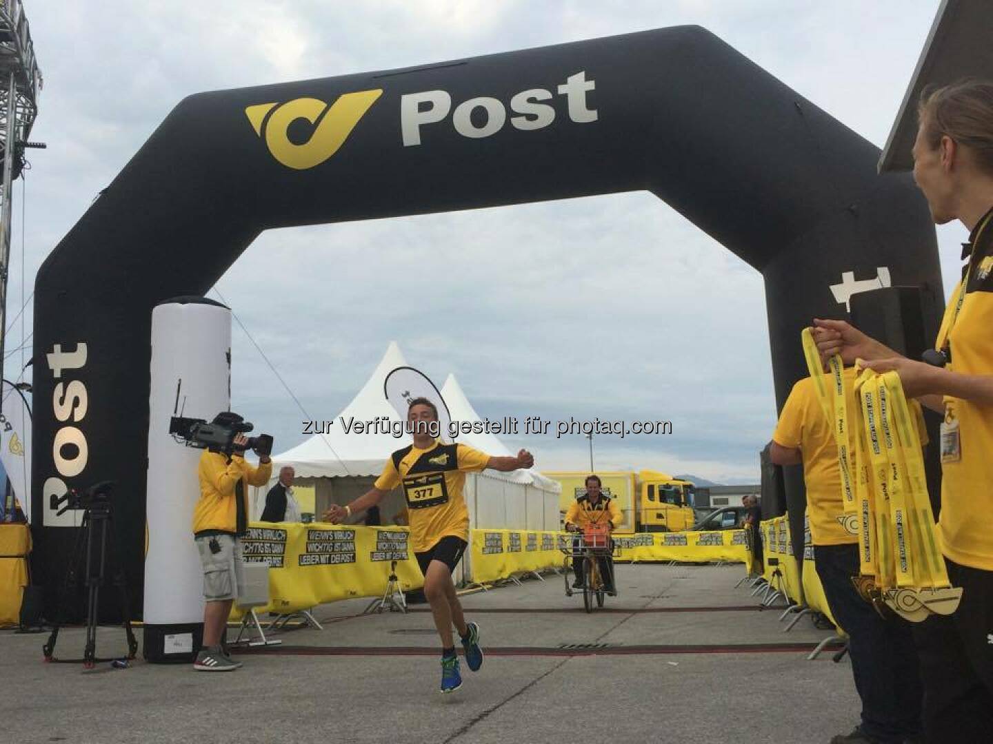 Herzlichen Glückwunsch an unseren Postler Florian Fuchs, dem Sieger des Familienlaufs in Wals-Siezenheim! 

Die ersten 300 KM liegen nun hinter uns - weiter geht's für #MissionSusi  Source: http://facebook.com/unserepost