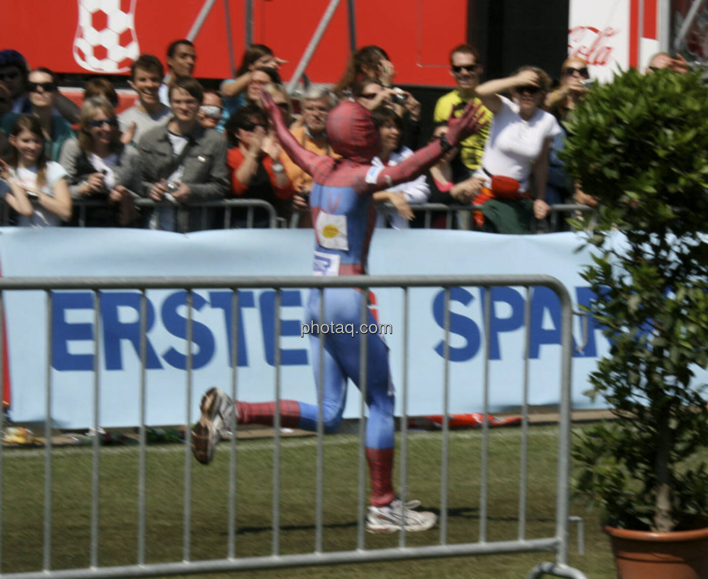 Erste Running Spiderman