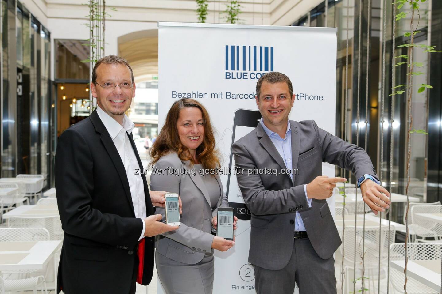 Michael Suitner, Geschäftsführer Secure Payment Technologies, Petra Postl, Leitung Channel Management Erste Bank und Christian Pirkner, Vorstand BC Capital AG und Investmentpartner bei Secure Payment Technologies: Secure Payment Technologies GmbH: Erste Bank & Sparkasse und Bipa setzen auf Blue Code für mobiles Bezahlen, © iO Secure Payment Technologies GmbH/APA-Fotoservice/Tanzer
