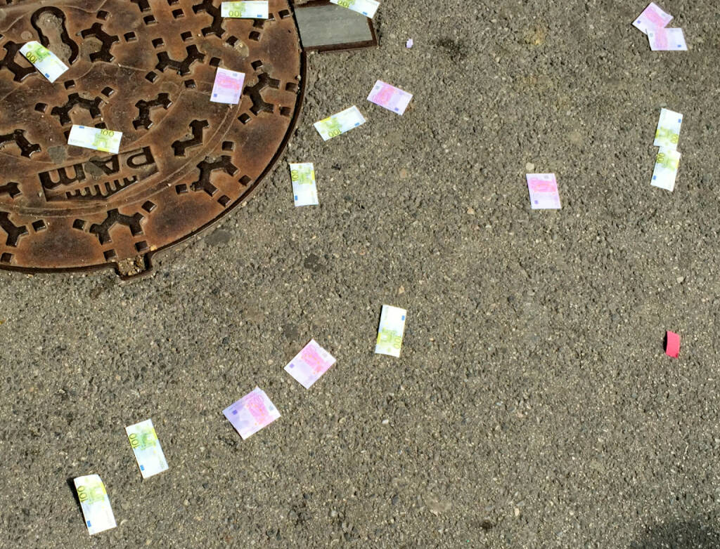 Euro Geld liegt auf der Strasse (02.07.2015) 