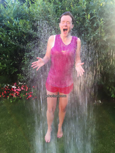 Erfrischung, Dusche, kalt, Wasser, Abkühlung, nass, © Martina Draper (05.07.2015) 