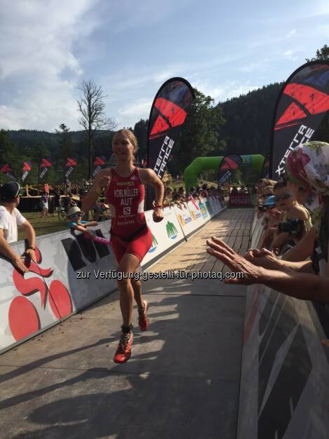 XTerra European Tour France Zieleinlauf Sandra Koblmüller (Bild: Max Koblmüller), © Klaus Arendt (10.07.2015) 