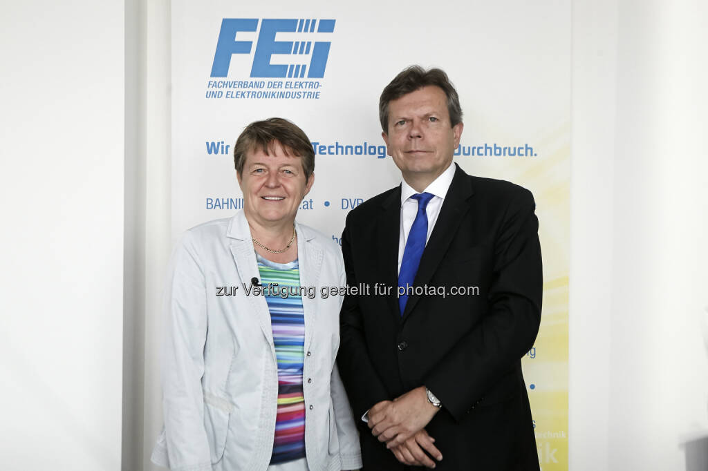 Brigitte Ederer (Präsidentin des Feei – Fachverband der Elektro- und Elektronikindustrie) und Lothar Roitner (Geschäftsführer des Feei - Fachverband der Elektro- und Elektronikindustrie): Feei - Fachverband der Elektro- und Elektronikindustrie: Feei: Reformstau belastet Industriestandort Österreich – Investitionen und Beschäftigung brauchen deutliche Impulse, © Aussendung (10.07.2015) 