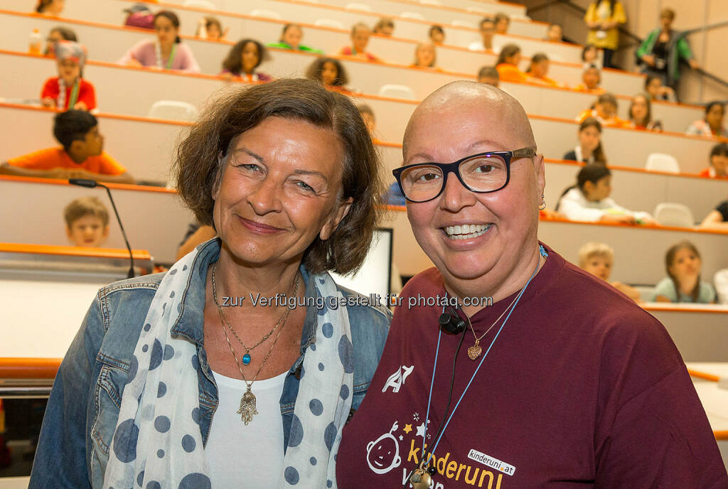 Karin Gutiérrez-Lobos, MedUni Wien, Gesundheitsministerin Sabine Oberhauser : Kinderuni Medizin im Hörsaalzentrum der Medizinischen Universität Wien : © Christian Houdek, © Aussendung (13.07.2015) 