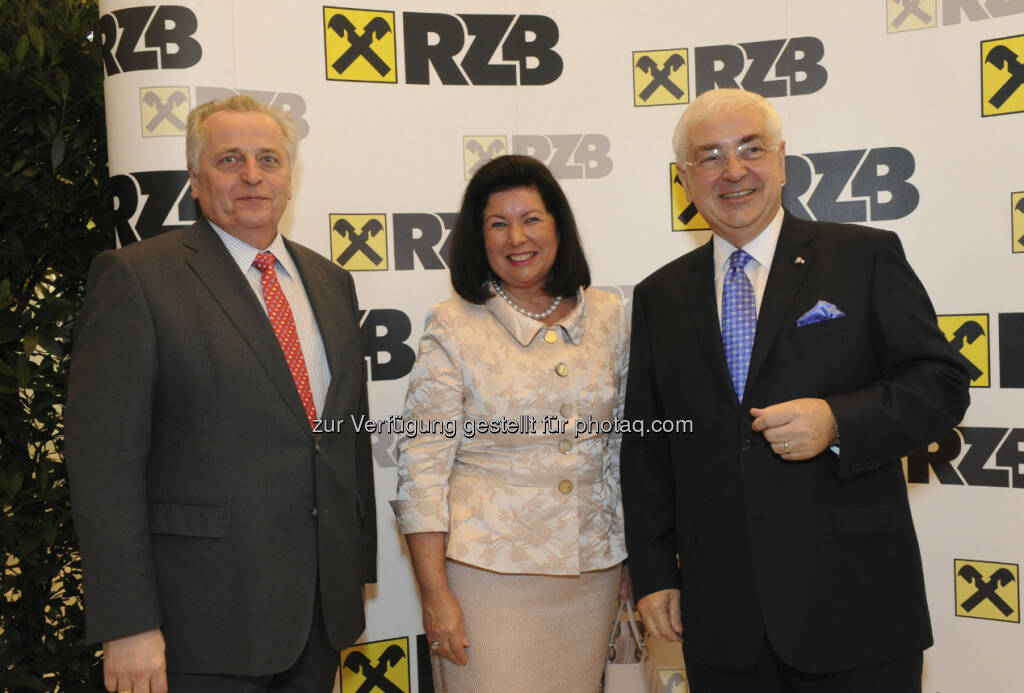 Rudolf Hundstorfer, Sozialminister; Charlotte und Walter Rothensteiner, © RZB (10.03.2013) 