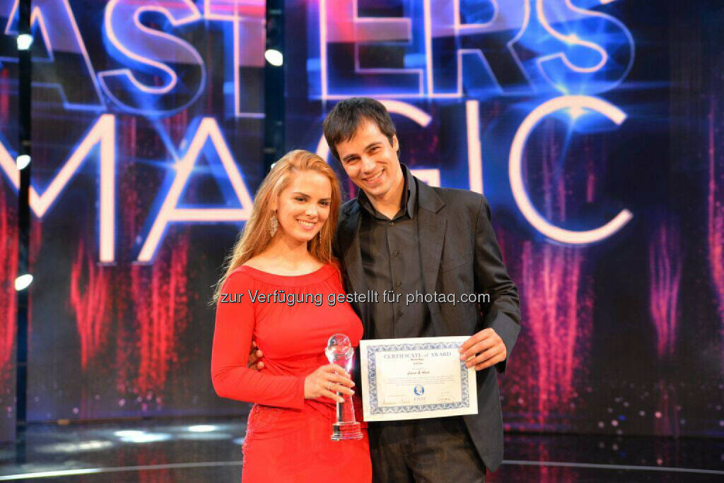 Anca und Illusionist Lucca: Mit seinem Showact „The Mind-Reading Revolution“ belegt der österreichische Illusionist Lucca gemeinsam mit seiner Frau Anca, den zweiten Platz bei den 26ten World Championships of Magic der Fédération Internationale des Sociétés Magiques (FISM), in Rimini (Italien). © Hanno Rhomberg, © Aussendung (16.07.2015) 