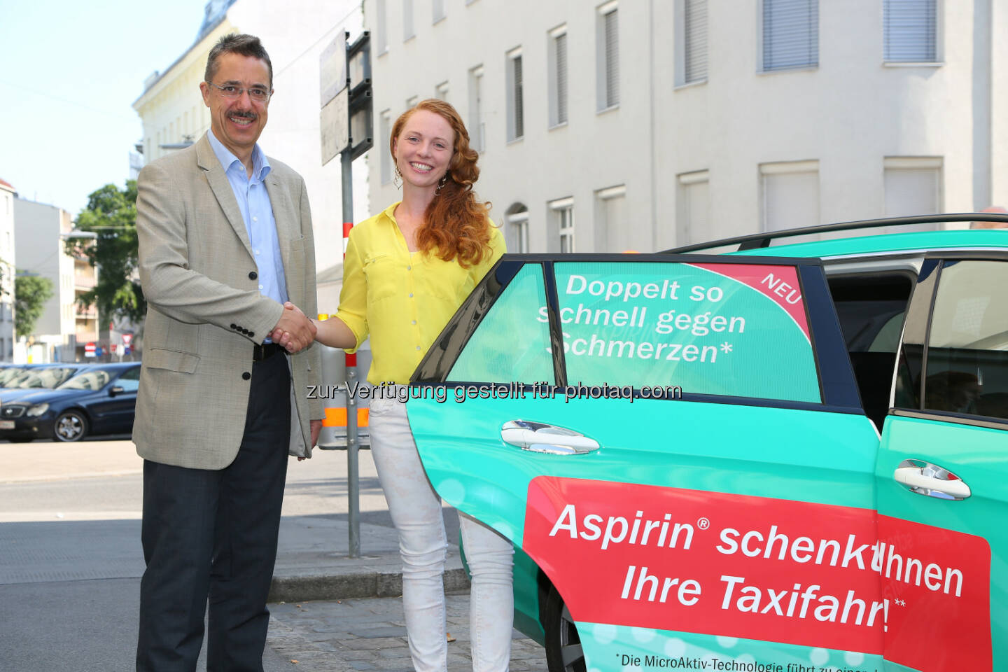 Martin Hagenlocher (Bayer Austria), Caroline Dolezal - kostenlose Fahrten mit dem Aspirin®-Taxi innerhalb Wiens : © Ludwig Schedl Fotocredit: Bayer Austria GmbH/APA-Fotoservice/Schedl
