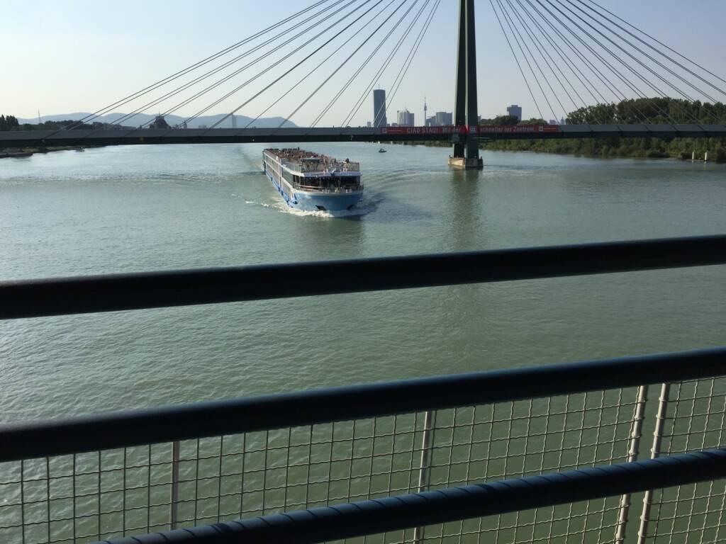 Brücke, Donau, Schiff (17.07.2015) 