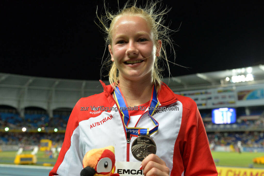 Sarah Lagger, Siegerehrung, Silber-Medaille, Siebenkampf, U18-WM Cali (19.07.2015) 