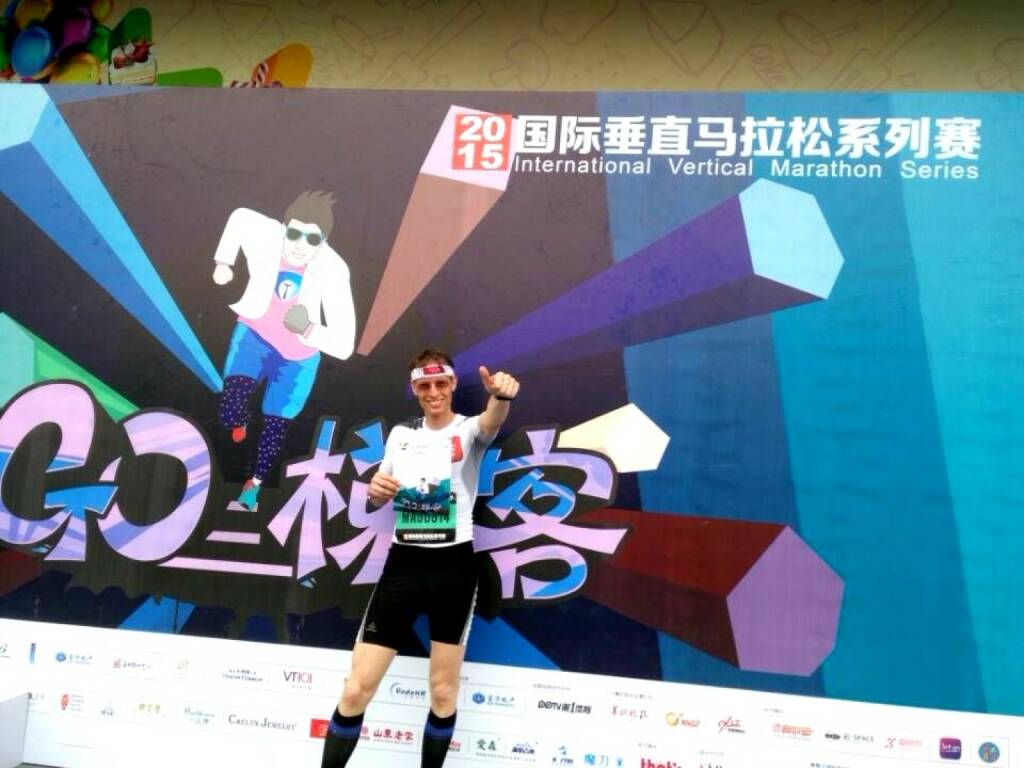 Rolf Majcen beim Lauf auf das R&F YingXin-Gebäude in Guangzhou (19.07.2015) 