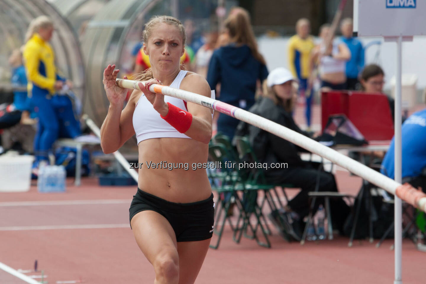 Kira Grünberg, Stabhoch (Bild: ÖLV/Coen Schilderman)